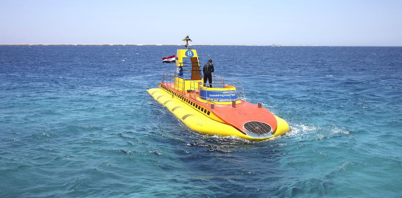 submarine in the Red Sea. Yellow Boat Sinbad. Hurghada Egipt, croazieră pe nil toamna