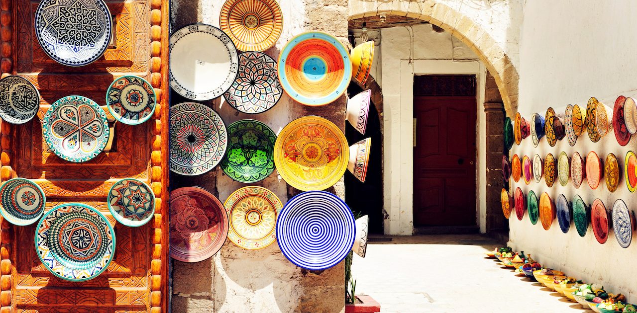 Tradiționale arabă artizanale plăci colorate decorate în Maroc Revelion